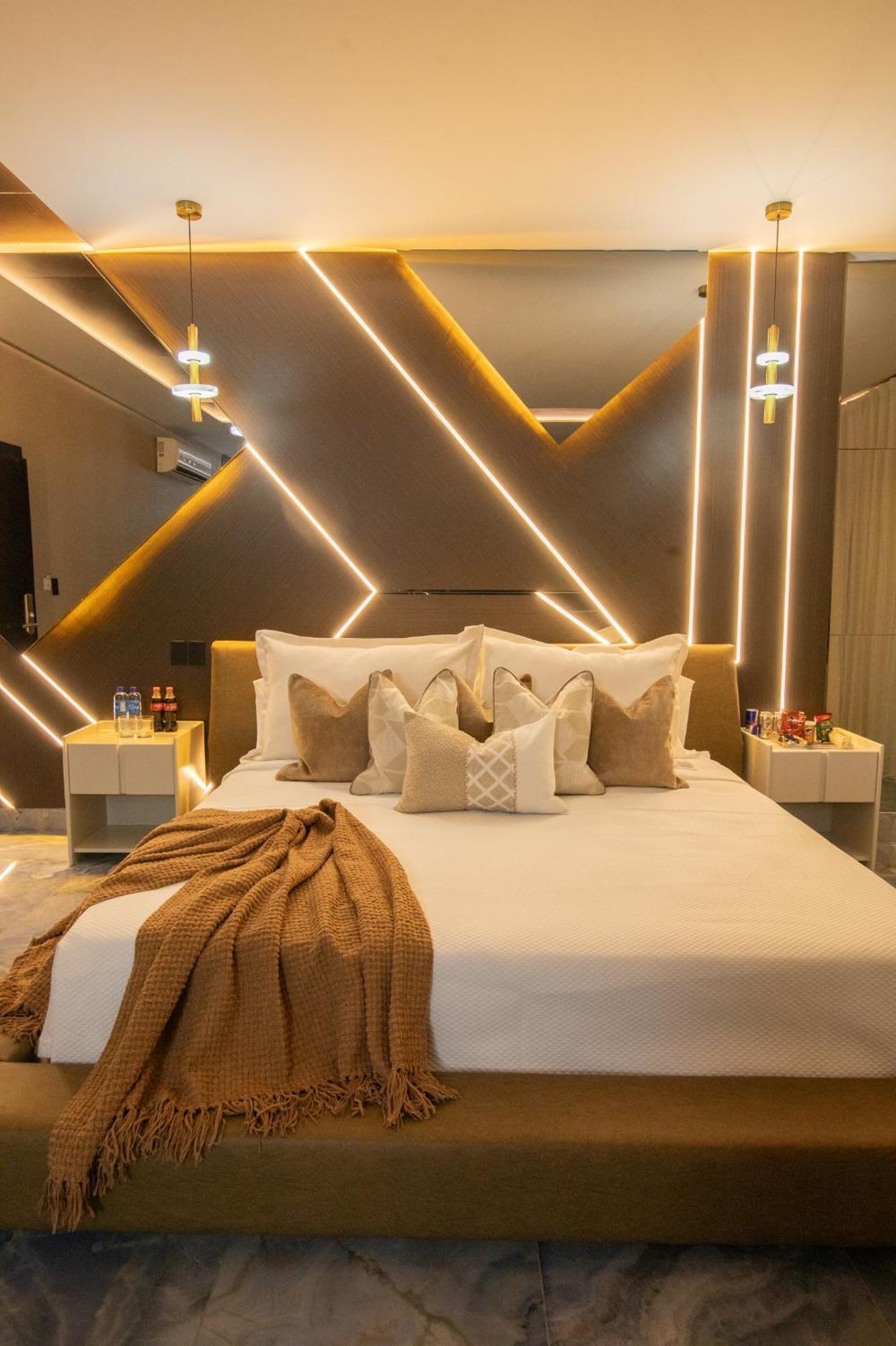 Lovera Hotel Сантьяго-де-лос-Кабальерос Экстерьер фото