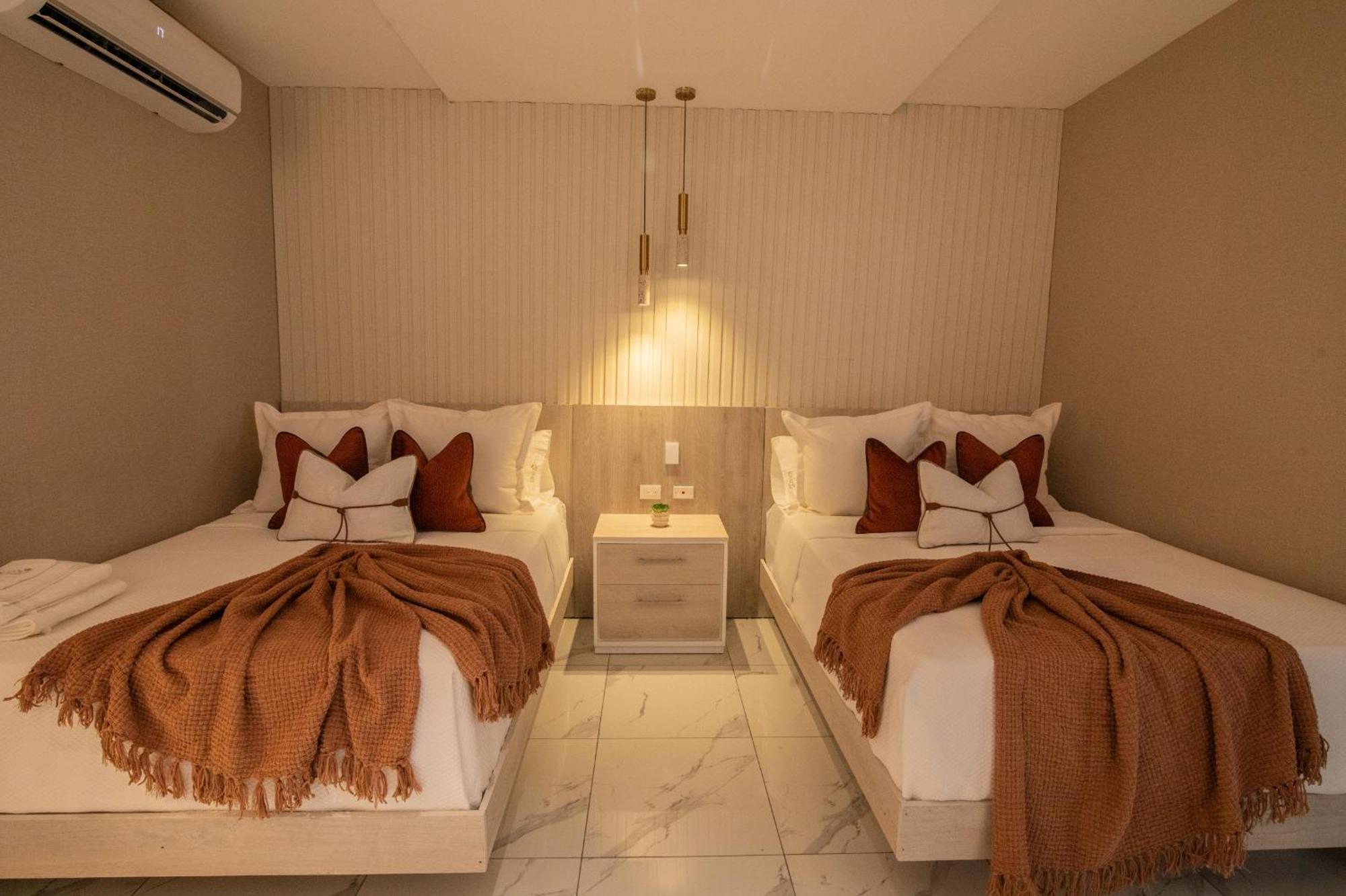 Lovera Hotel Сантьяго-де-лос-Кабальерос Экстерьер фото